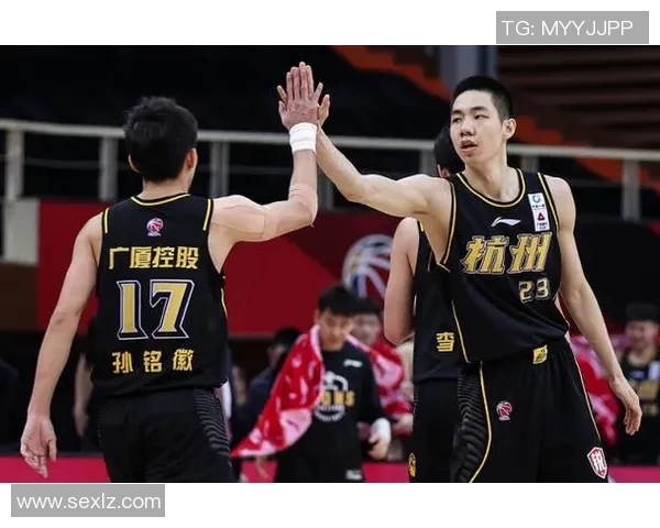 朱俊龙的崛起与挑战：从青涩少年到职场精英的奋斗故事